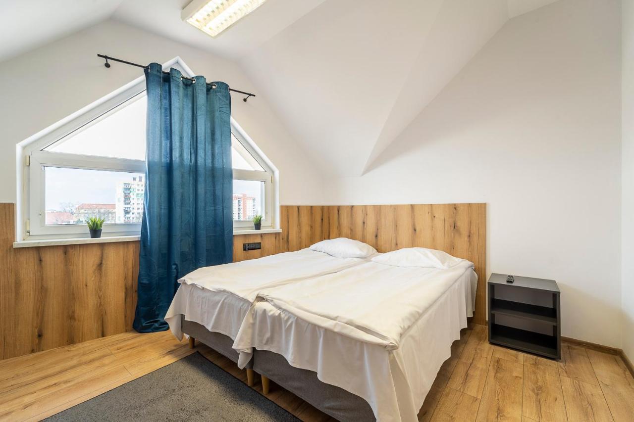 Gems Hostel Głogów Esterno foto